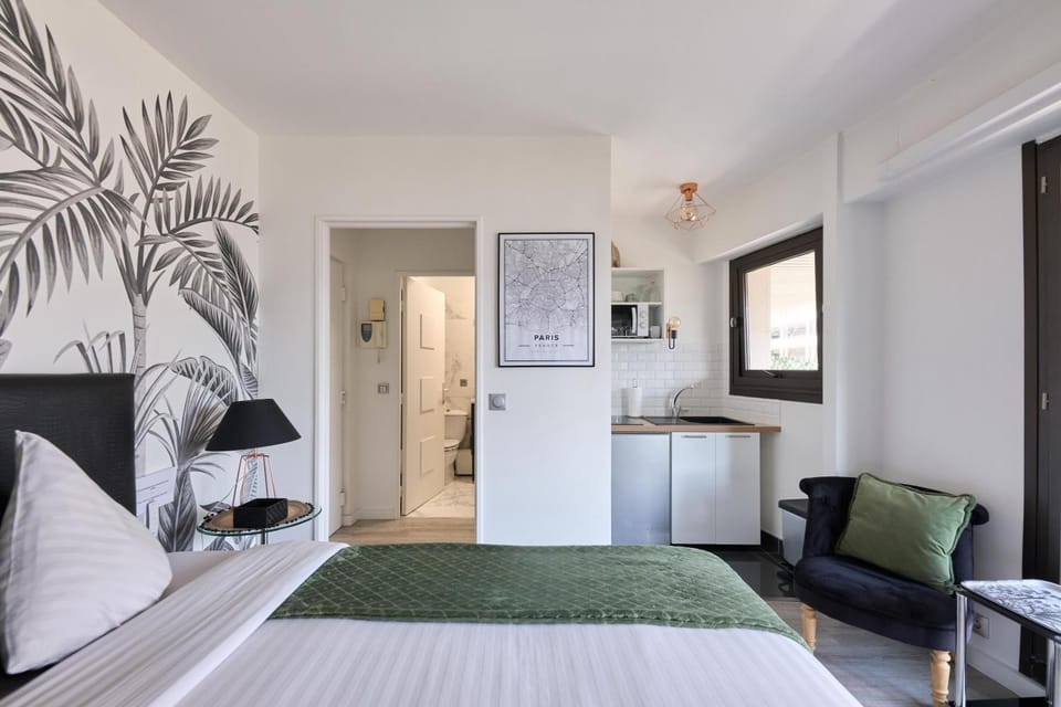 Beautiful modern fully furnished studio Apartment in Levallois-Perret