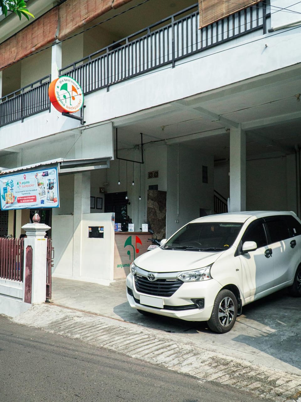 Property building, Day, Street view, Location, Parking