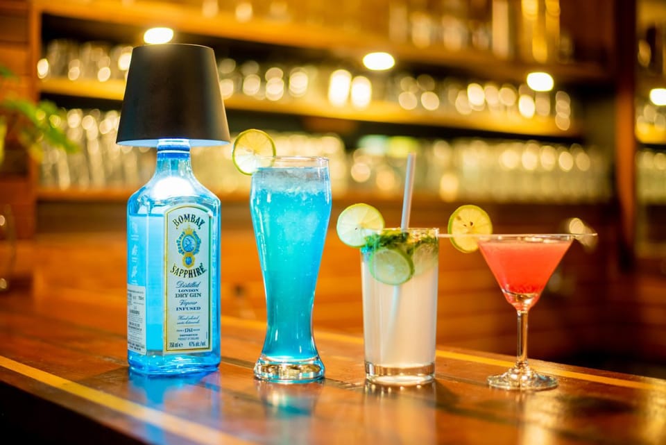 Nightclub / DJ, Lounge or bar, Food and drinks, Drinks