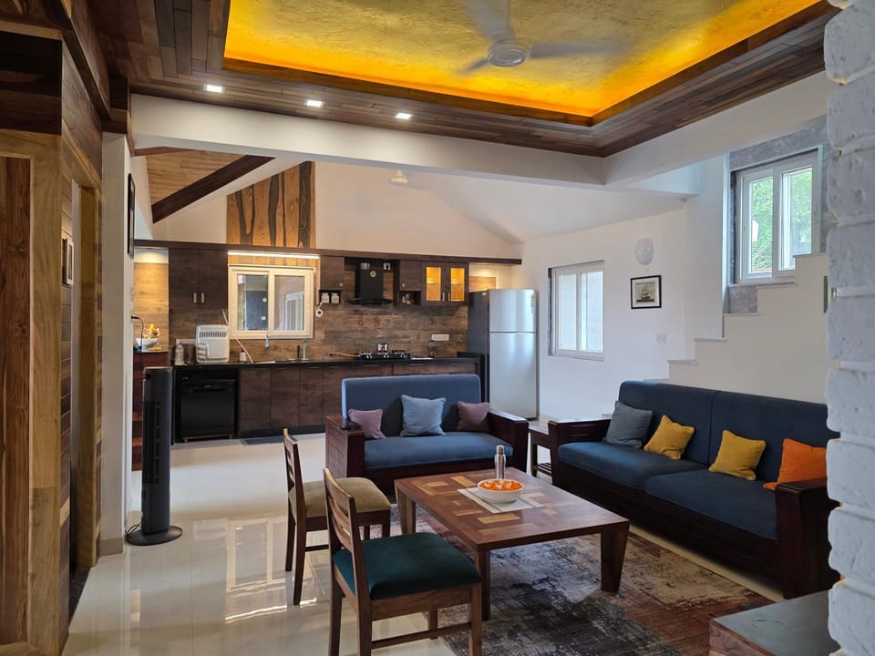 Seating area, Dining area