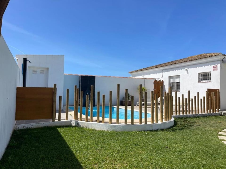 LOS PINARES Y LAS PALAPAS Villa in Chiclana de la Frontera