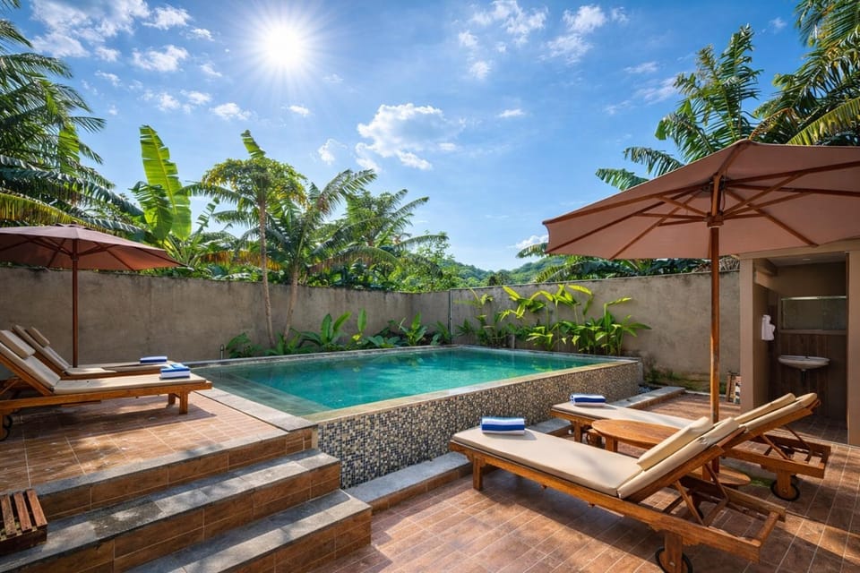 Balcony/Terrace, Swimming pool, sunbed