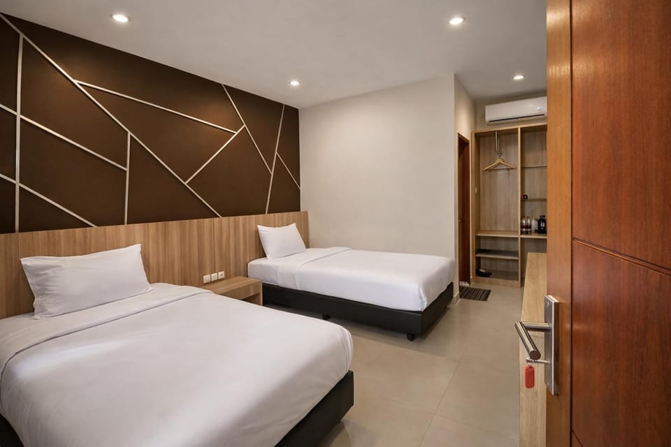 Bed, Photo of the whole room, Bedroom, wardrobe, air conditioner