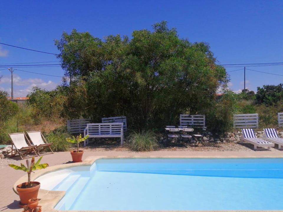 Endless Summer Surf House Bed and Breakfast in Faro District