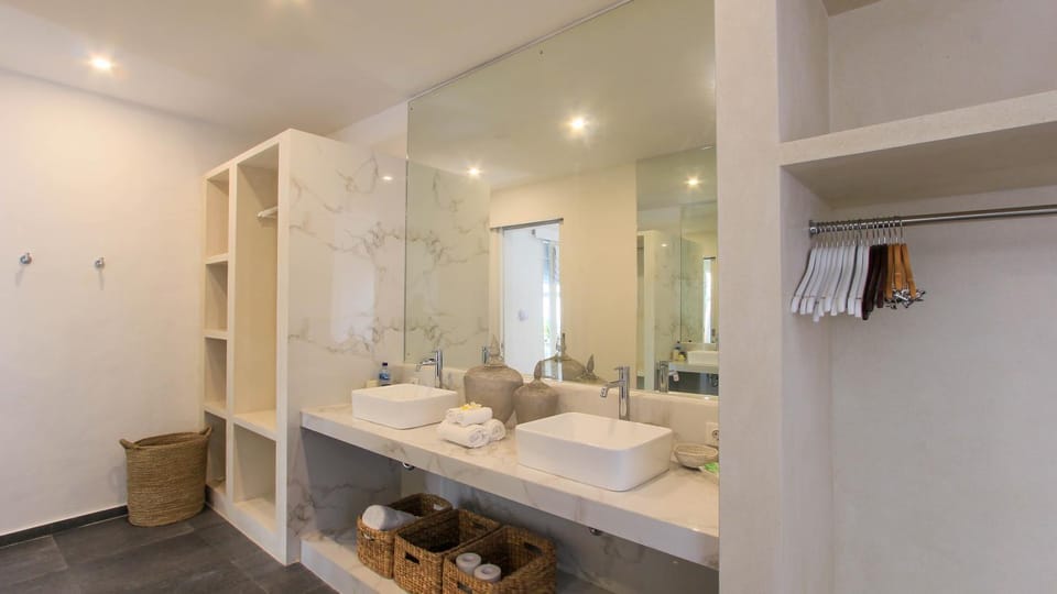 Toilet, Bathroom, Bath