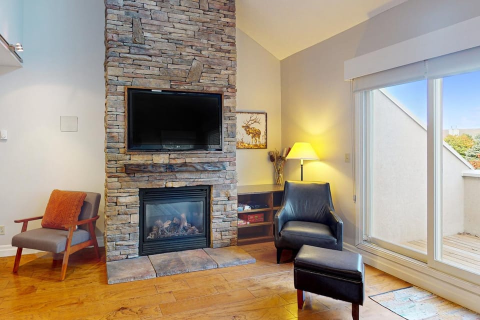 Wintergreen 202 Apartment in Grey Highlands