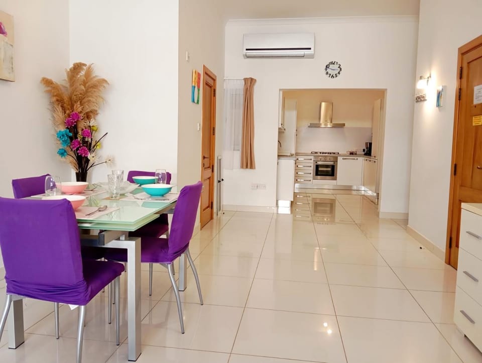 Modern Apartment in the Heart of Sliema Steps from the Seafront Apartment in Sliema