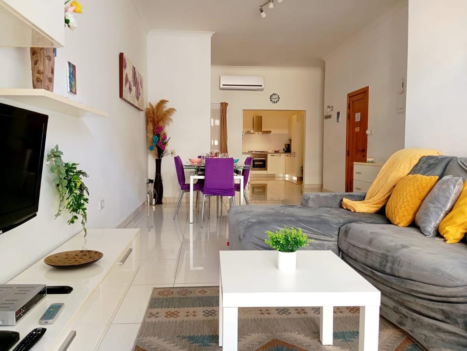 Modern Apartment in the Heart of Sliema Steps from the Seafront Apartment in Sliema