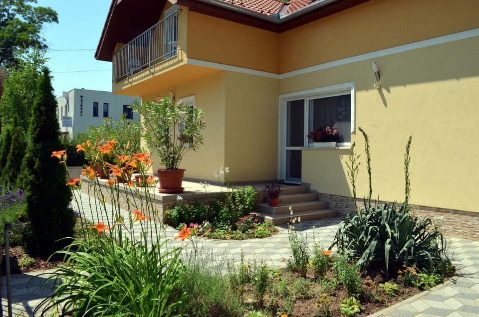 Property building, Facade/entrance, Garden
