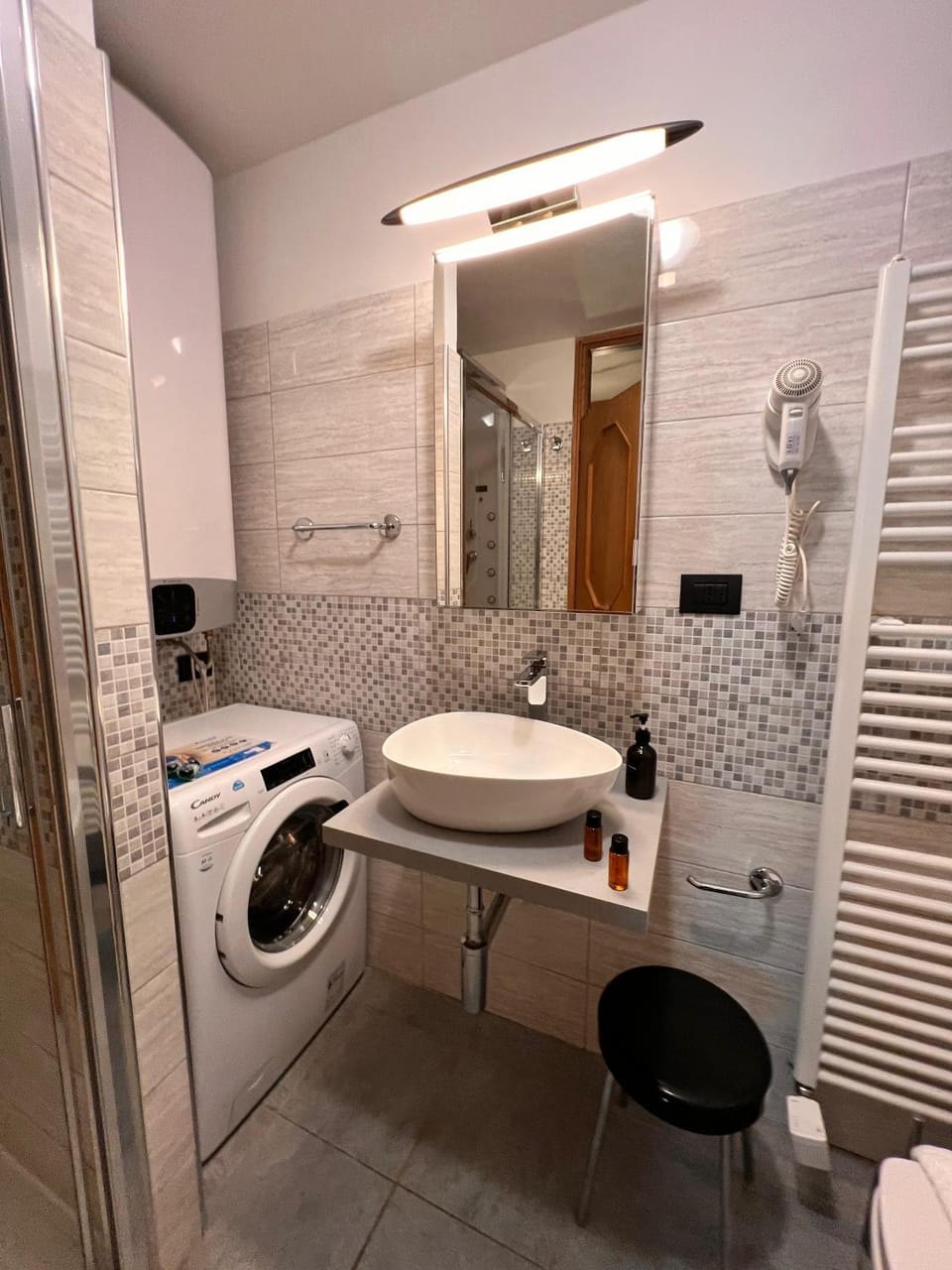 Bathroom, washing machine