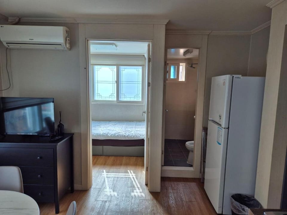 Living room, Photo of the whole room, air conditioner