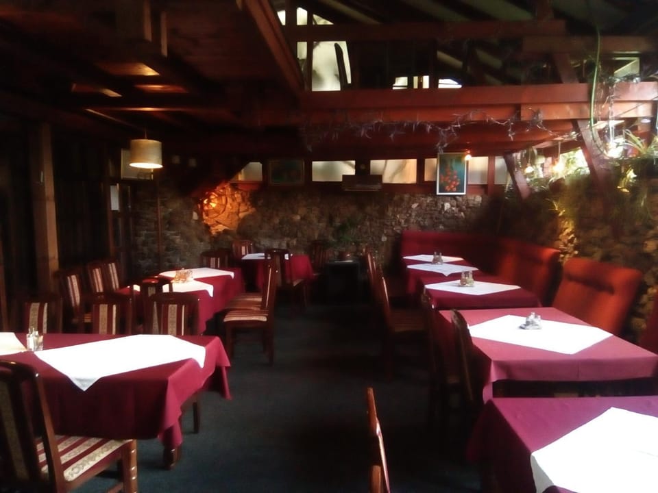 Restaurant/places to eat, Banquet/Function facilities
