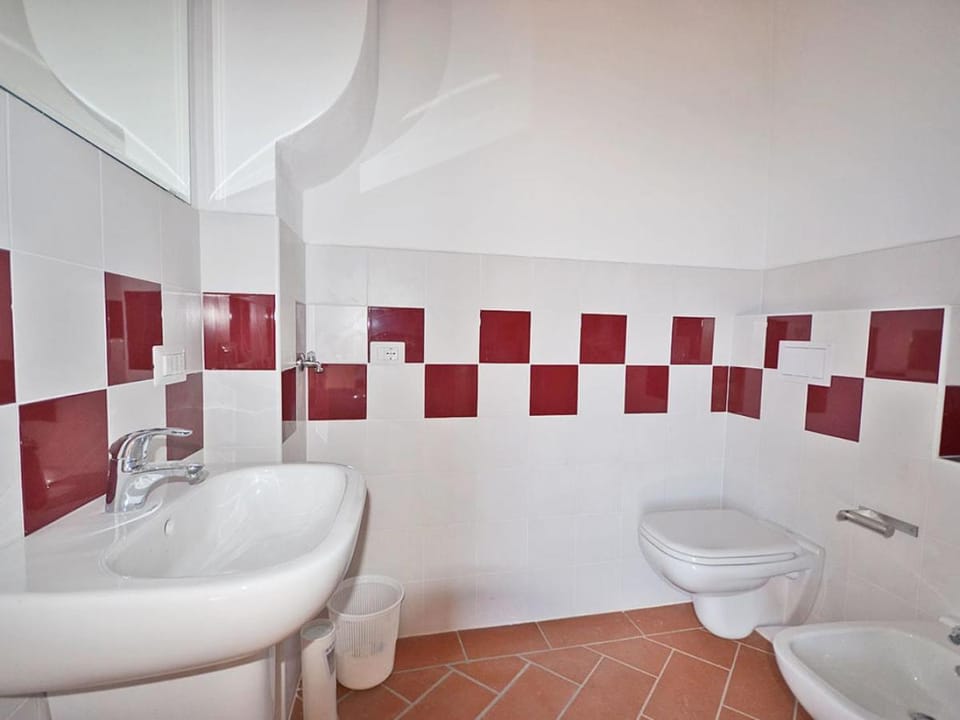 Casa Mario Spacious Garden Apartments, Lake Como Apartment in Domaso