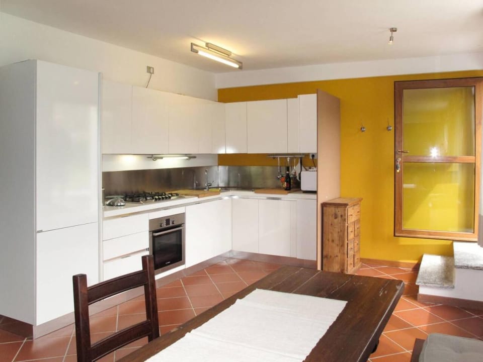 Casa Mario Spacious Garden Apartments, Lake Como Apartment in Domaso