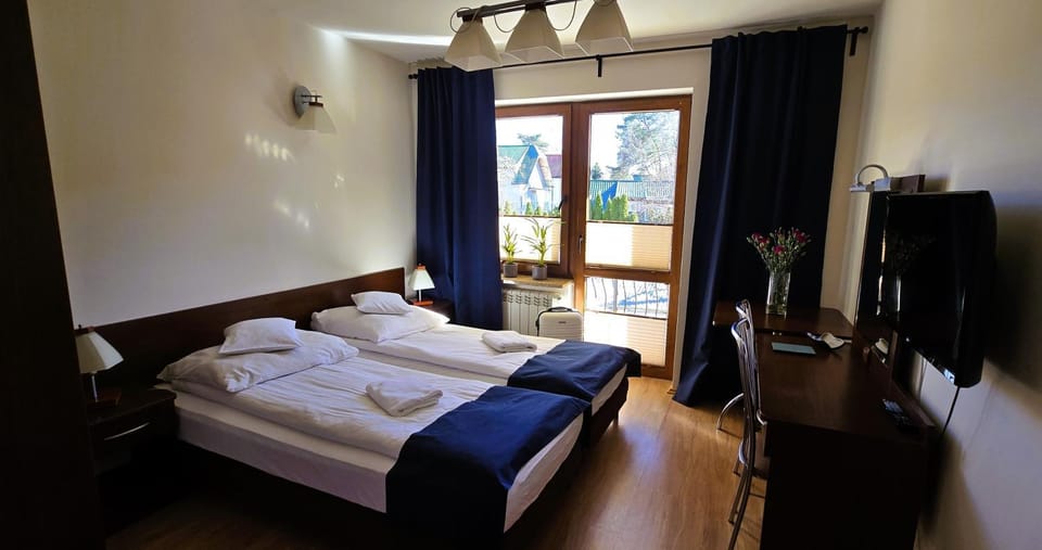 Bed, Summer, TV and multimedia, Other, Photo of the whole room, Evening entertainment, Bedroom, towels