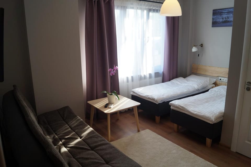 Bed, Day, Photo of the whole room, Decorative detail, Bedroom, On site