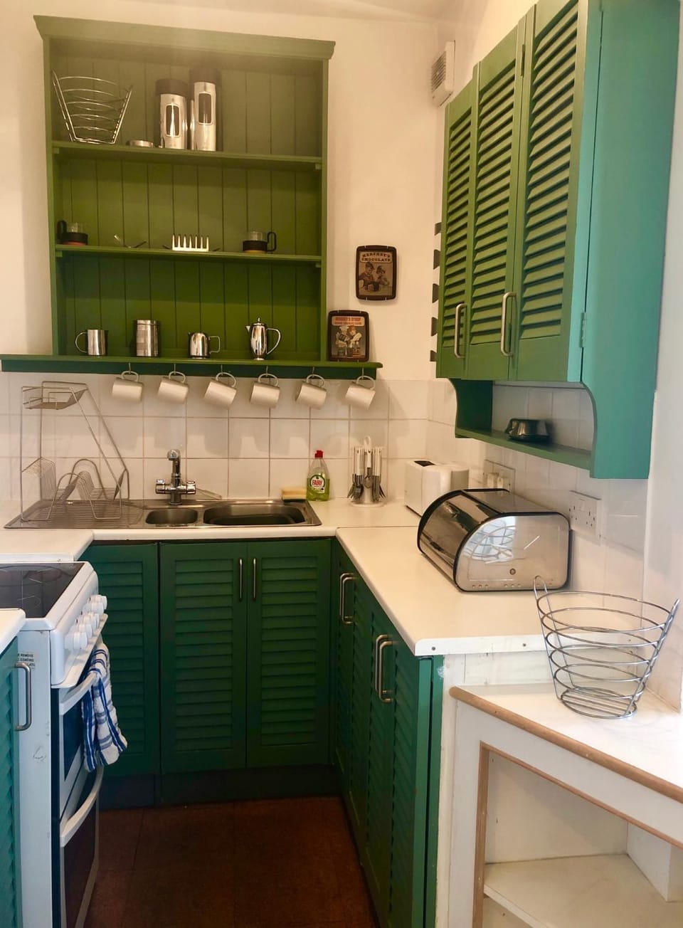 Lauras Townhouse Apartments Erte's Atelier Apartment in Bath
