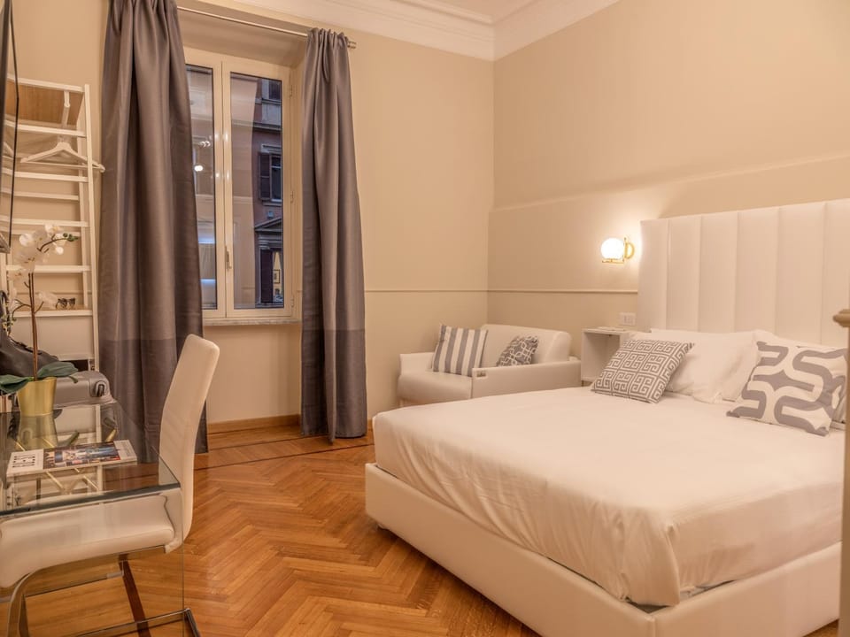 Shower, Bed, TV and multimedia, View (from property/room), Photo of the whole room, Seating area, Bedroom