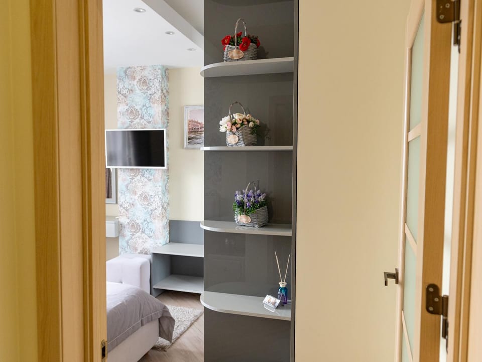 TV and multimedia, wardrobe
