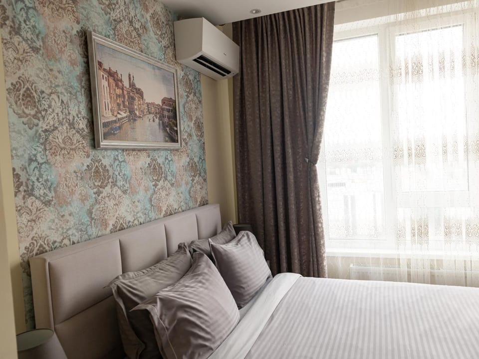 Bed, Bedroom, air conditioner