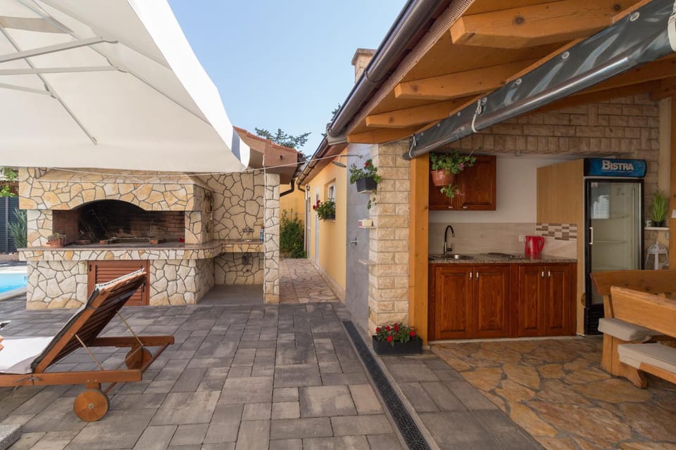 BBQ facilities, Kitchen or kitchenette, kitchen