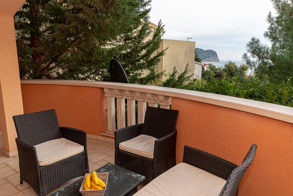 View (from property/room), Balcony/Terrace, Seating area