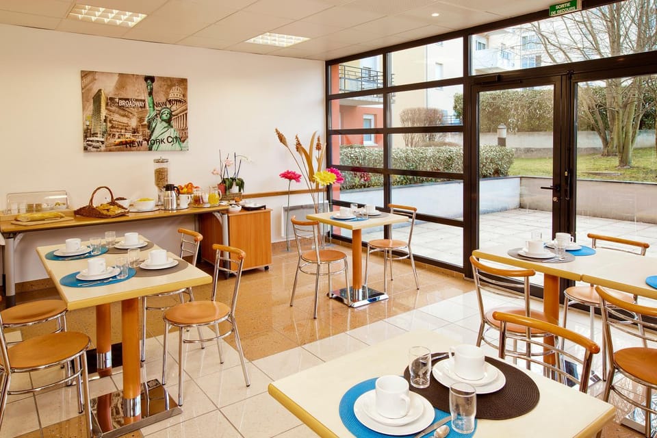 Restaurant/places to eat, Restaurant/places to eat, Day, Breakfast