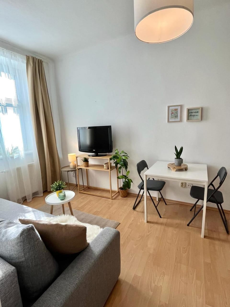 TV and multimedia, Living room, Dining area