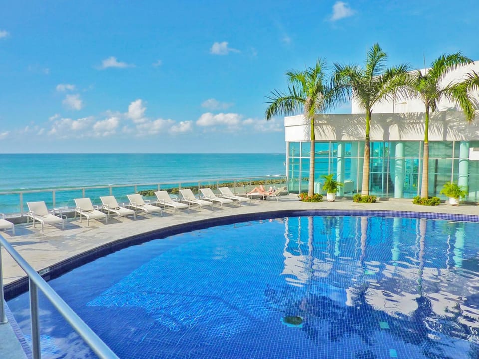 Property building, Sea view, Swimming pool