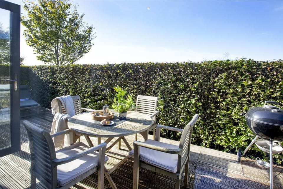 Garden, Dining area