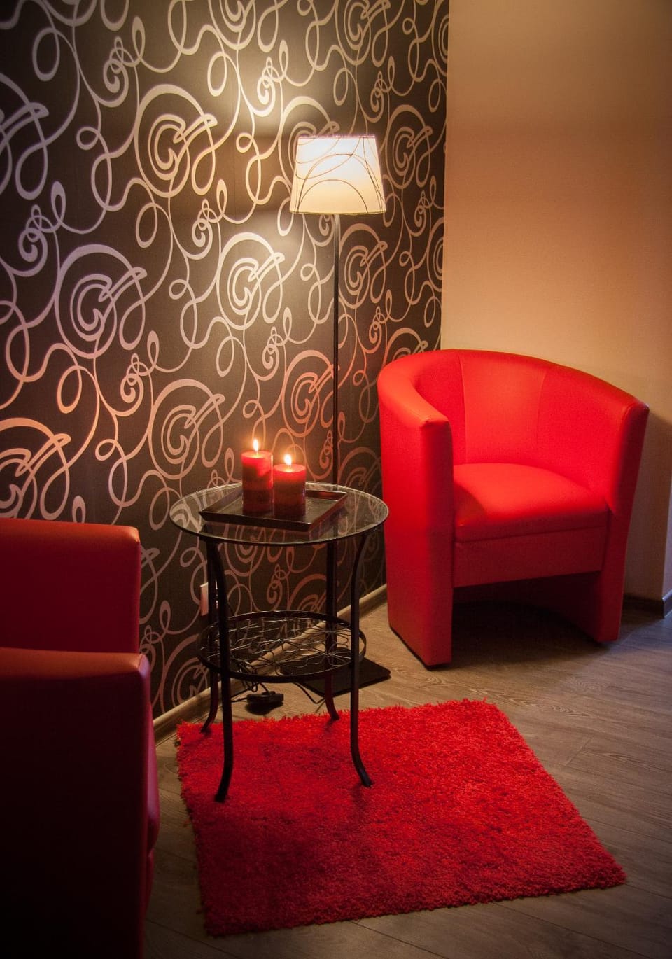 Photo of the whole room, Decorative detail