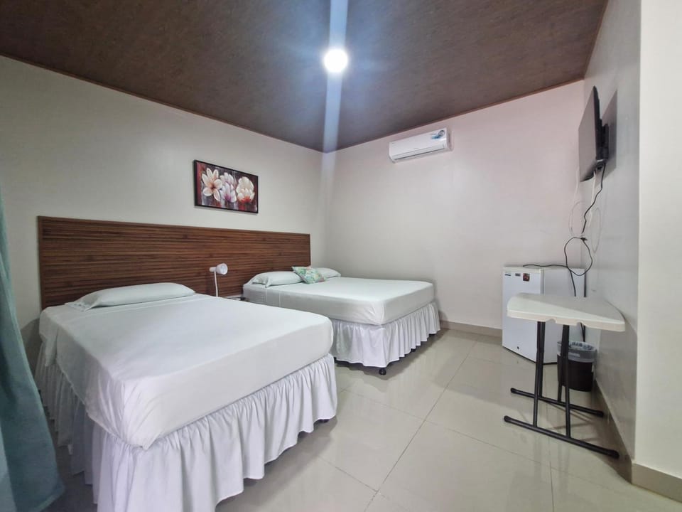Bed, TV and multimedia, Photo of the whole room