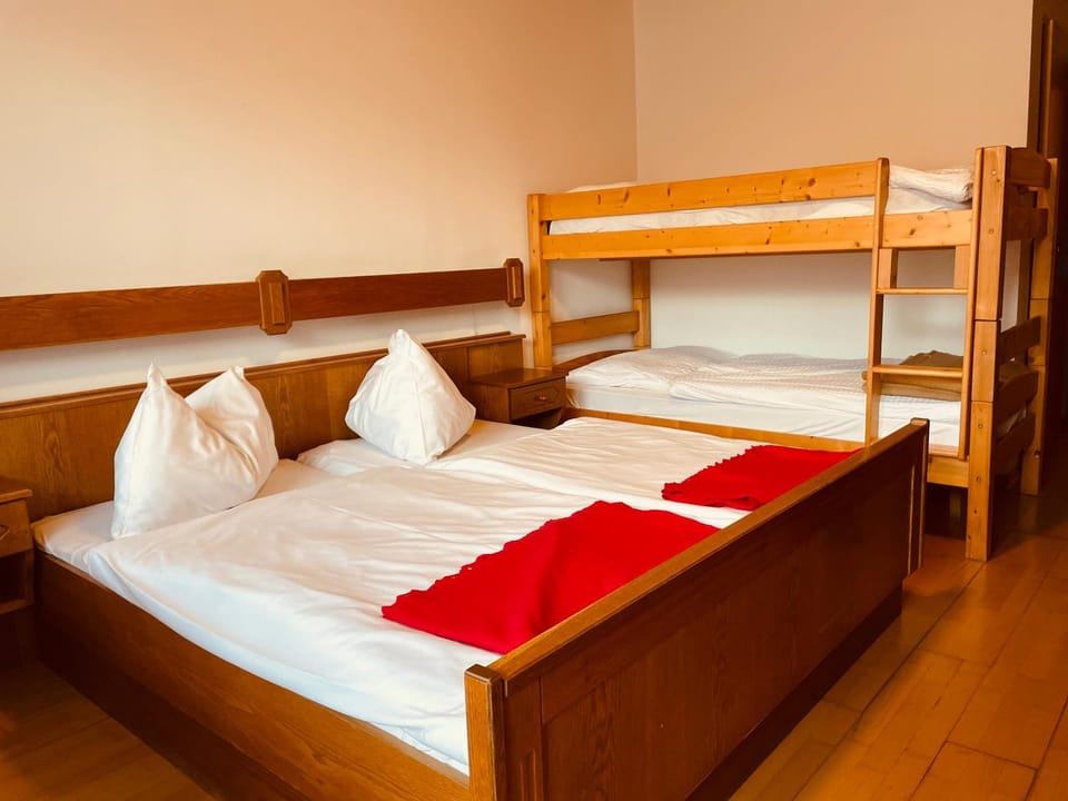 Photo of the whole room, Bedroom, bunk bed
