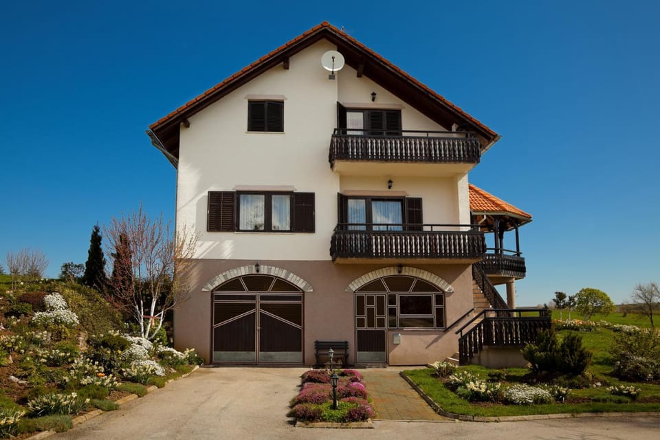 Property building, Facade/entrance, Spring, Off site, Day