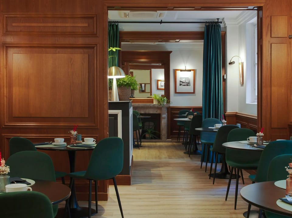 Coffee/tea facilities, Dining area