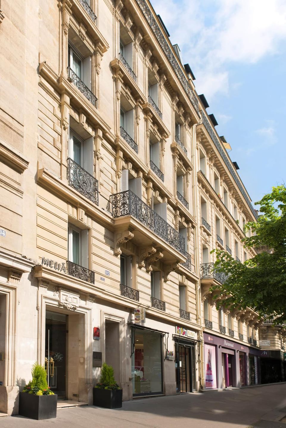 Facade/entrance, Balcony/Terrace