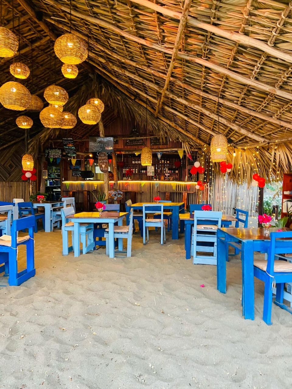 Restaurant/places to eat, Lounge or bar