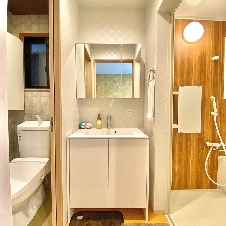 Shower, Toilet, Bathroom