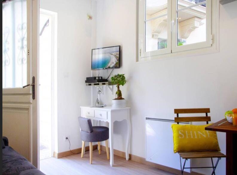LE REFUGE avec terrasse et jardin, en plein centre-ville, gare 5 minutes à pieds Apartment in Nice