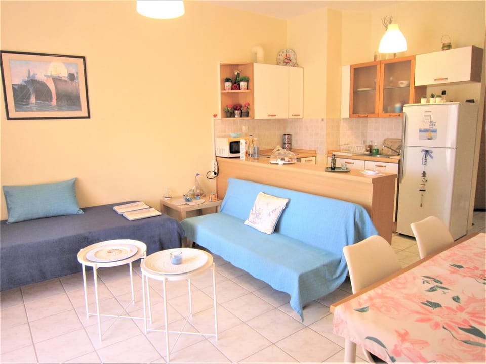 Kitchen or kitchenette, Living room, Seating area, Dining area, oven, stove