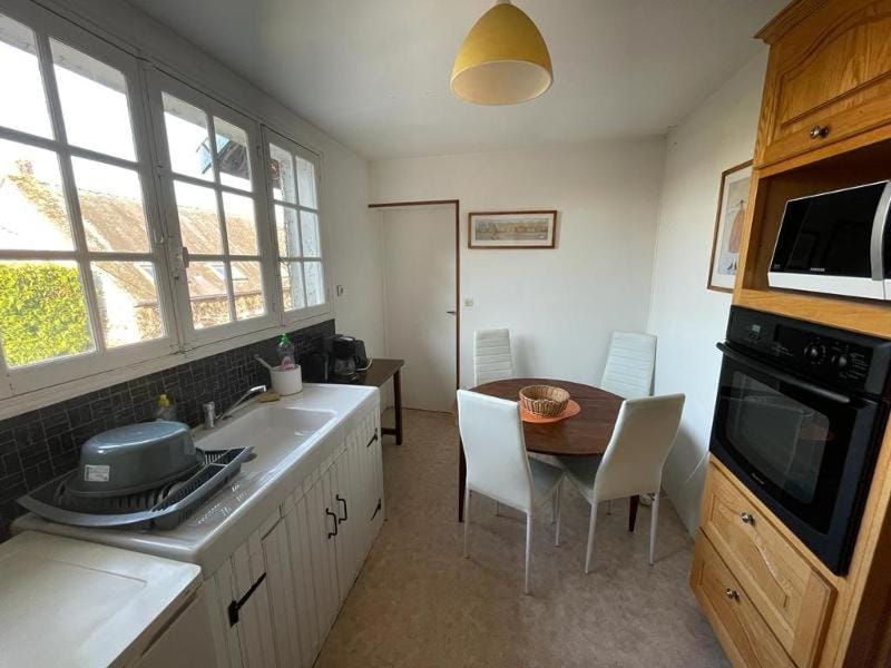 Dining area, kitchen