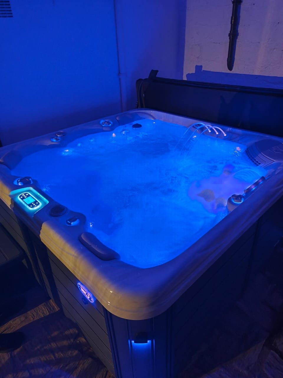 Hot Tub, Hot Tub