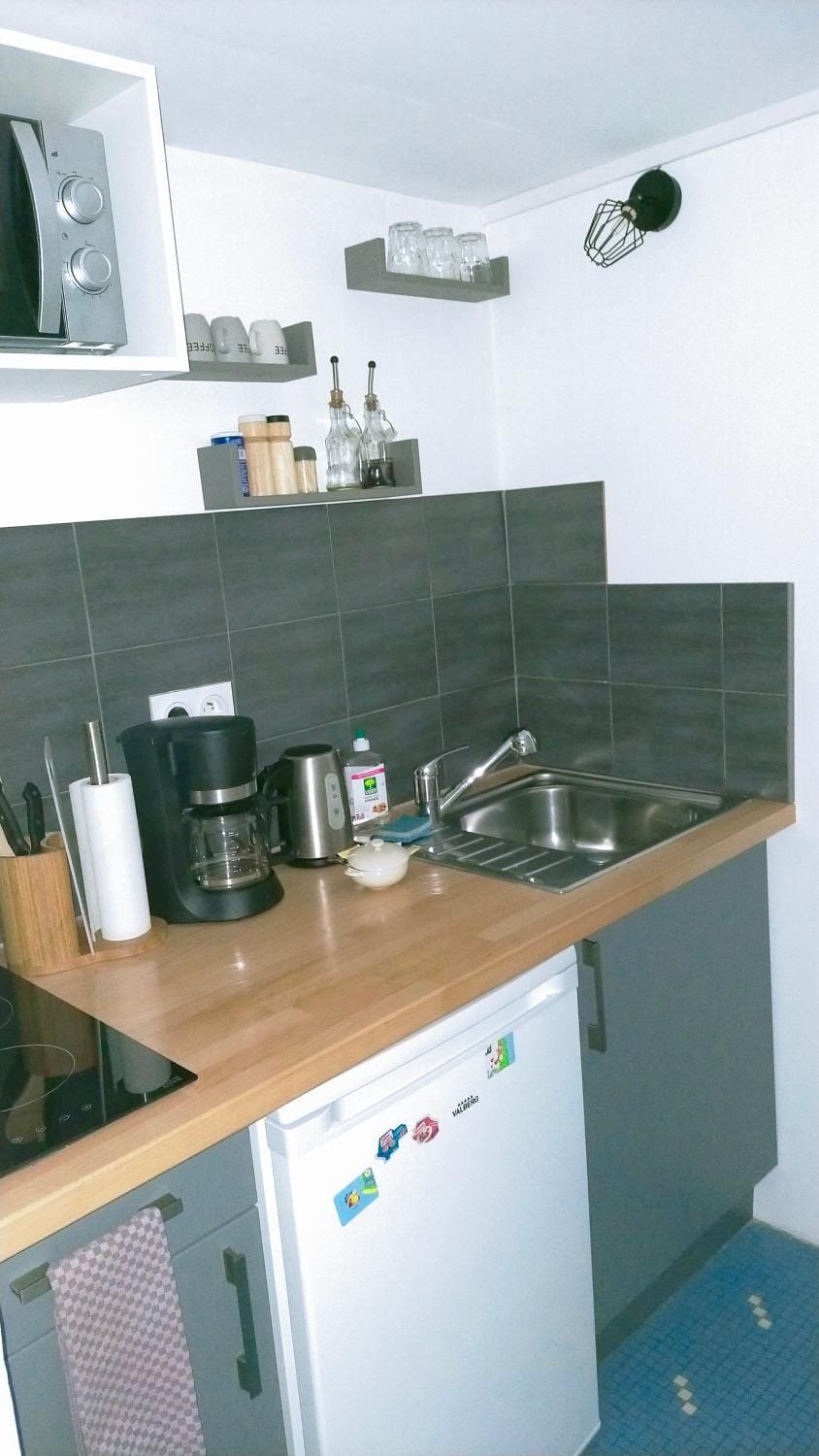 Kitchen or kitchenette