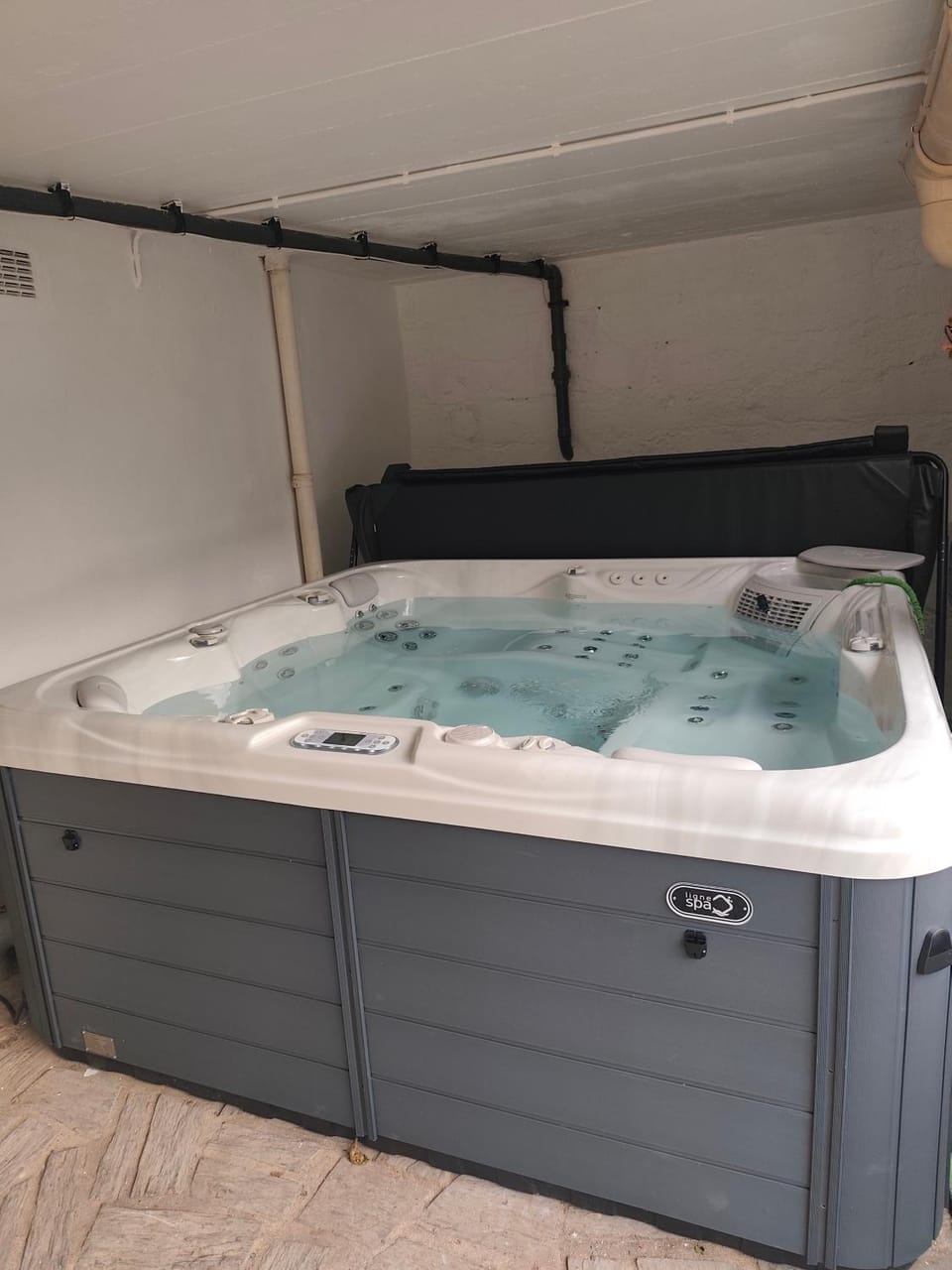 Hot Tub, Hot Tub