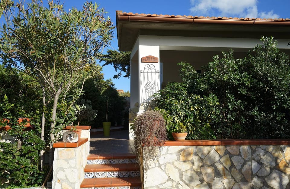 Facade/entrance, Property logo or sign, Garden, Balcony/Terrace