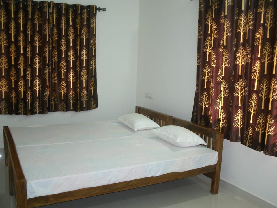 Jacaranda Holiday Home Bed and Breakfast in Kochi