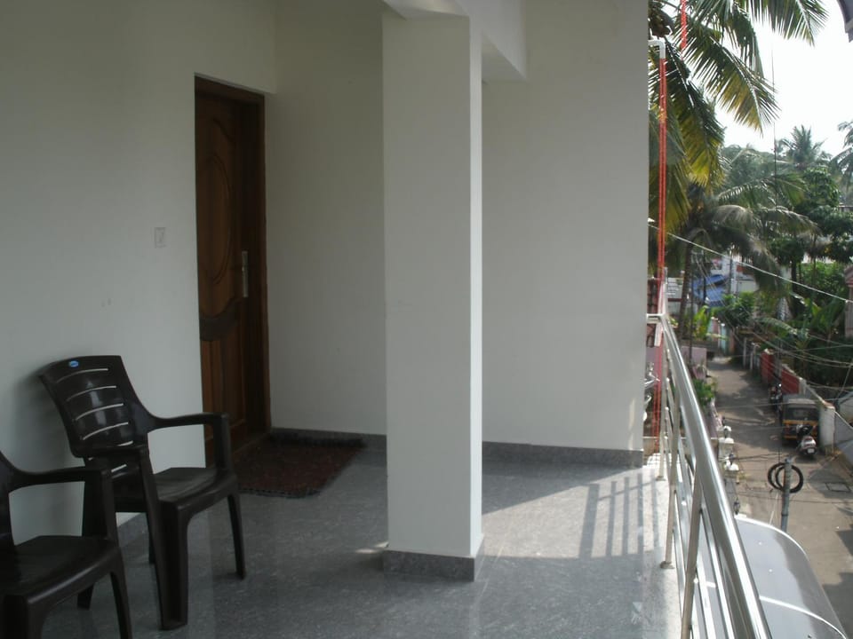 Jacaranda Holiday Home Bed and Breakfast in Kochi