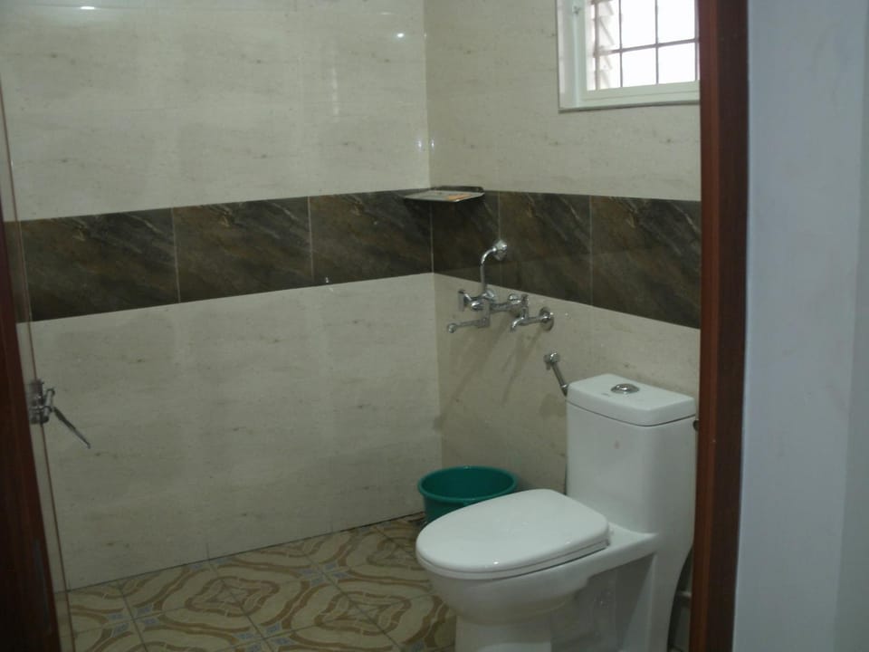 Jacaranda Holiday Home Bed and Breakfast in Kochi