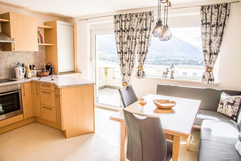 Photo of the whole room, Dining area