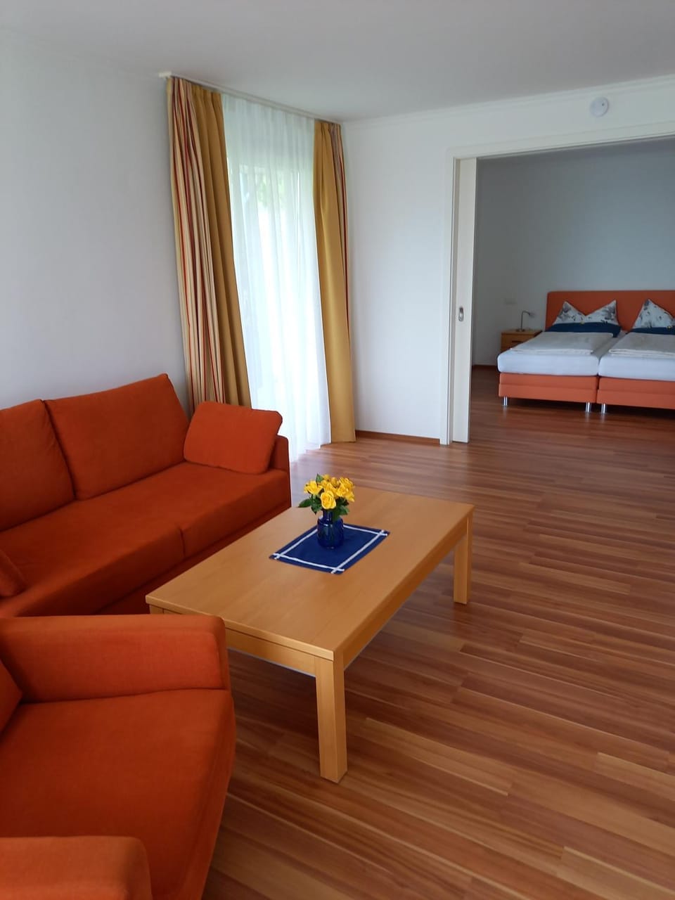 Bed, Photo of the whole room, Seating area